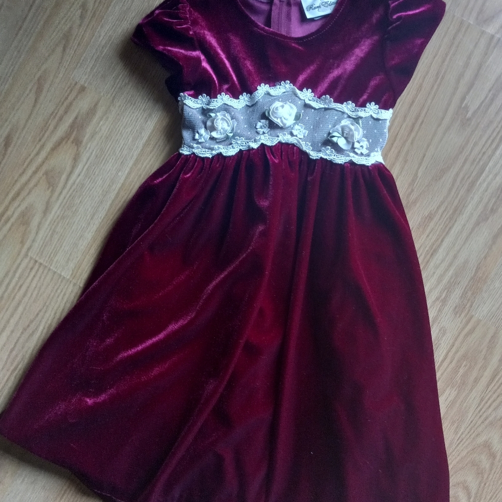 Girls burgundy velvet Rare Editions size 4 party dress.